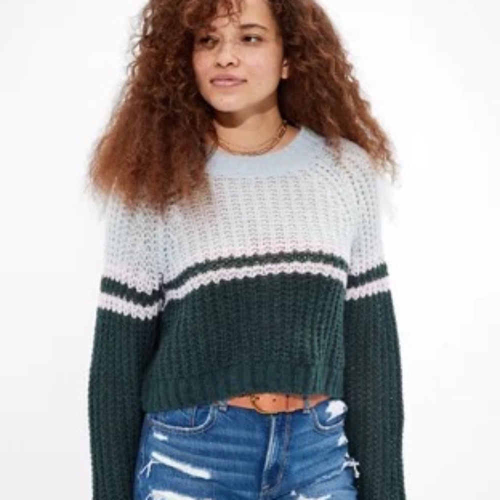 American Eagle Cropped Color Block Crew Neck Sweater, Size Medium